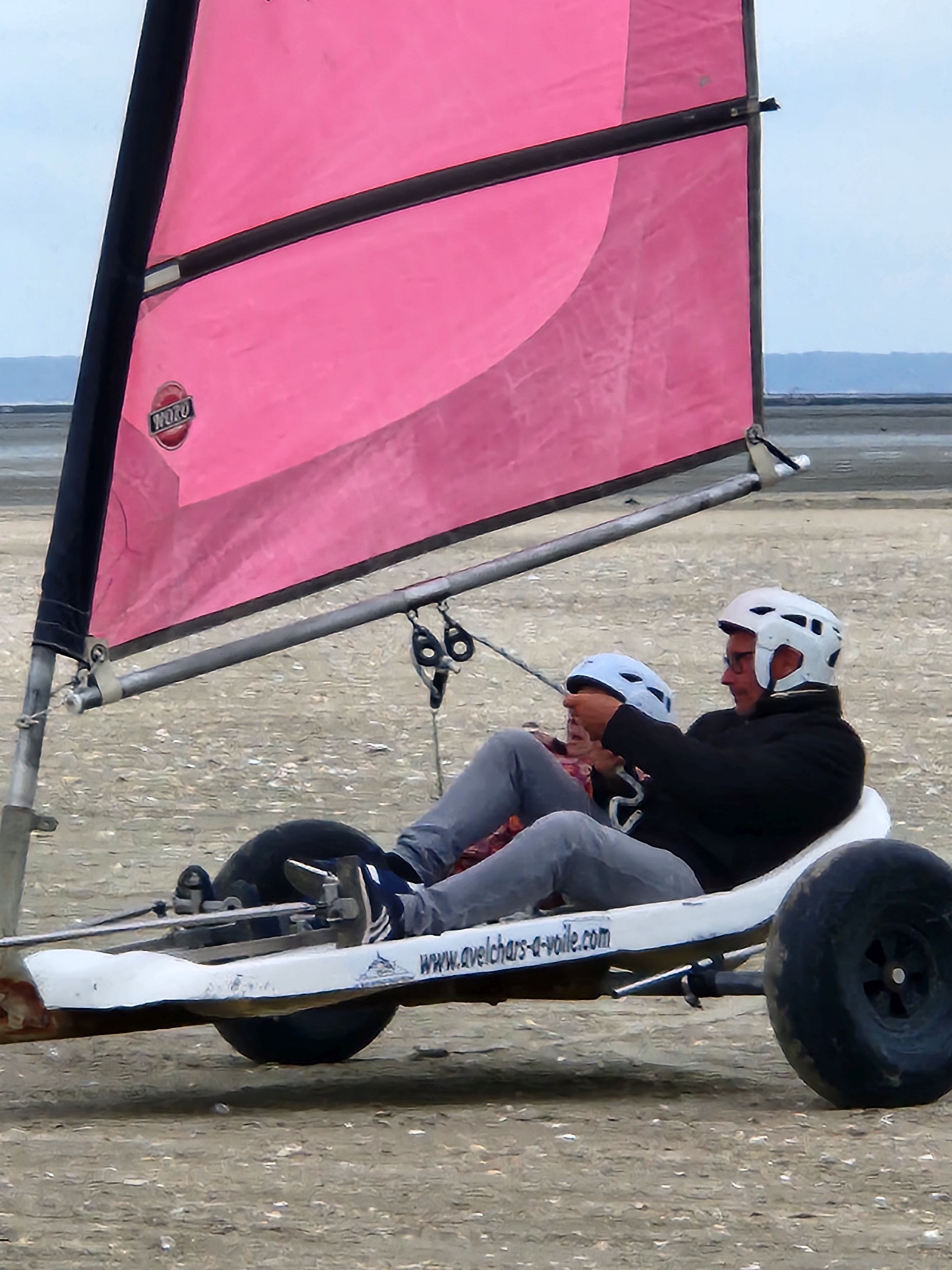 Char à voile sur la plage